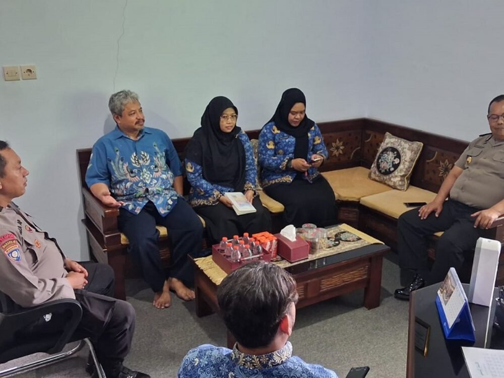 Kapolsek Klojen Silaturahmi ke SMPN 2 Malang, Berikan Himbauan Kamtibmas