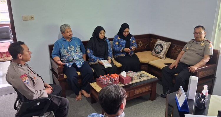 Kapolsek Klojen Silaturahmi ke SMPN 2 Malang, Berikan Himbauan Kamtibmas