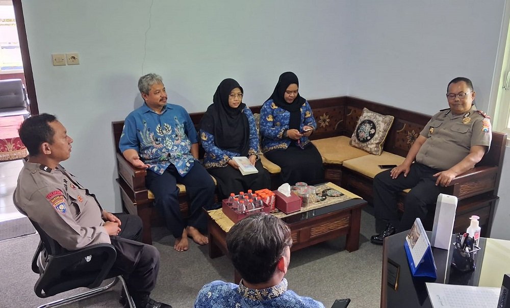Kapolsek Klojen Silaturahmi ke SMPN 2 Malang, Berikan Himbauan Kamtibmas