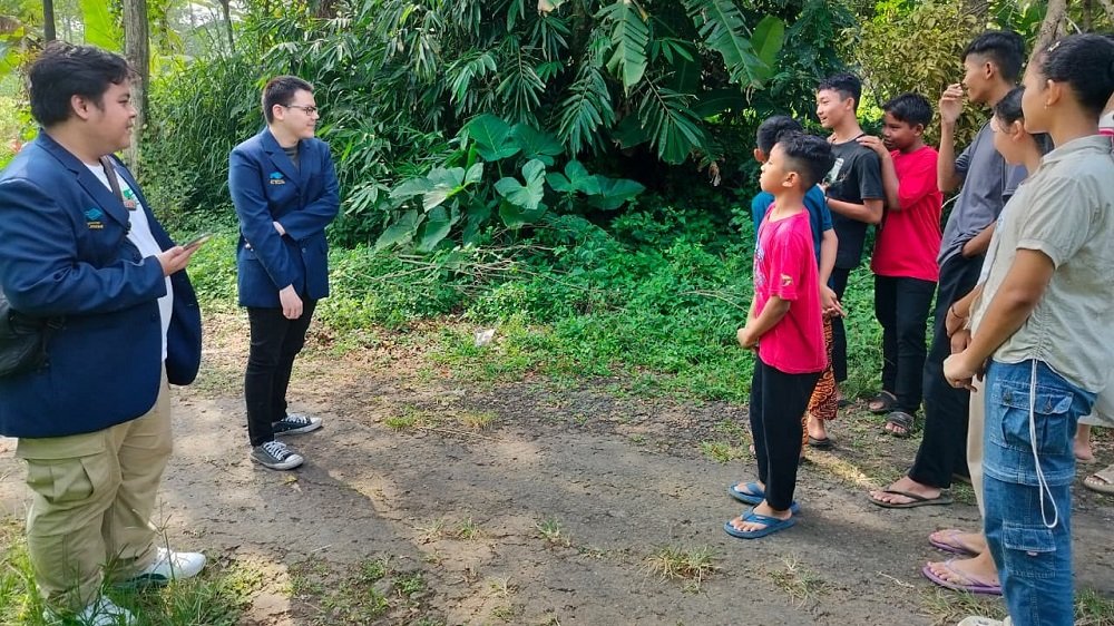 Tak Hanya Berbagi Sembako, SMILE 5.0 Rotaract Club Universitas Ma Chung Juga Tebarkan Kasih Sayang