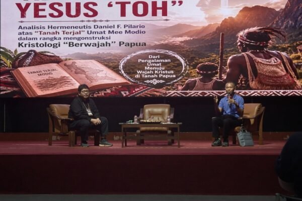 Nobar 'Film Pesta Babi' di Kosayu Malang, Pastor Biru Kira Jelaskan Keimanan dan Kearifan Lokal dalam Perjuangan Masyarakat Papua