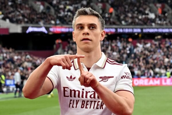 West Ham Gigit Jari, Arsenal Hampir Pasti Jadi Juara Liga Premier