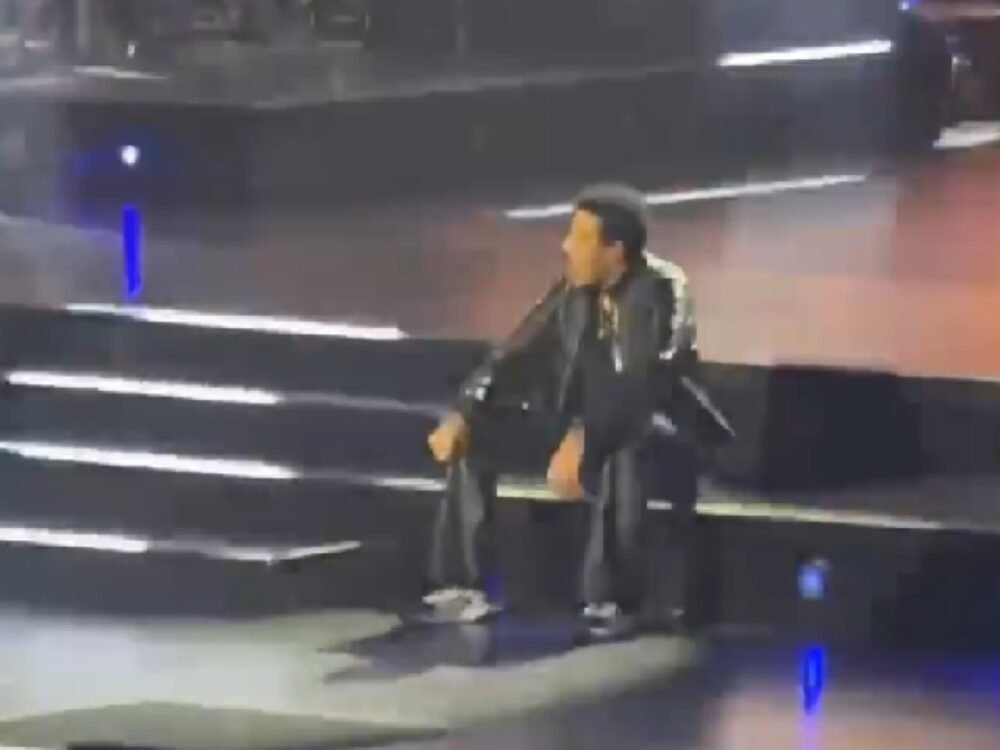 Alasan Kesehatan, Lionel Richie Tak Lanjutkan Perform di Tengah Konser Pembuka Tur di St. Paul