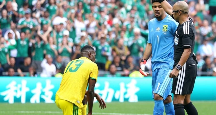 Tiga Kartu Merah di Laga Pembuka Piala Dunia, Rekor Baru