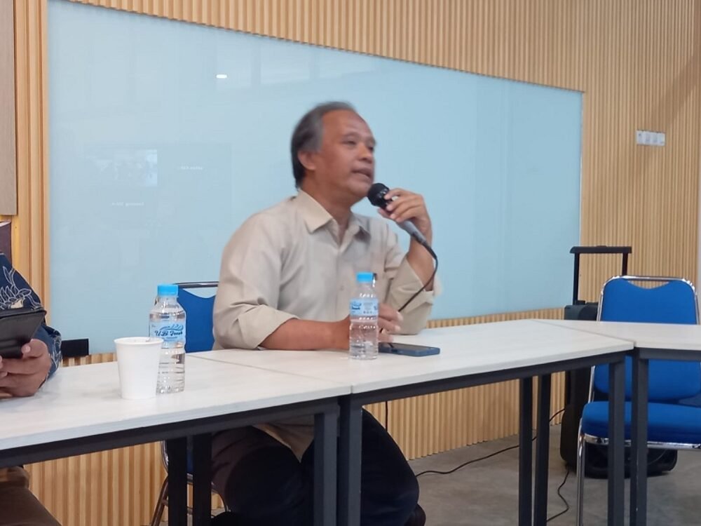 Guru Besar Departemen Fisika FSTeM Kembangkan Metode Komputasi Baru untuk Desain Material Masa Depan