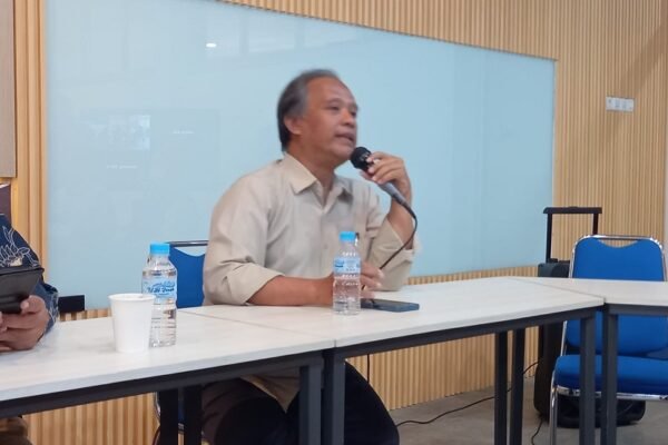 Guru Besar Departemen Fisika FSTeM Kembangkan Metode Komputasi Baru untuk Desain Material Masa Depan