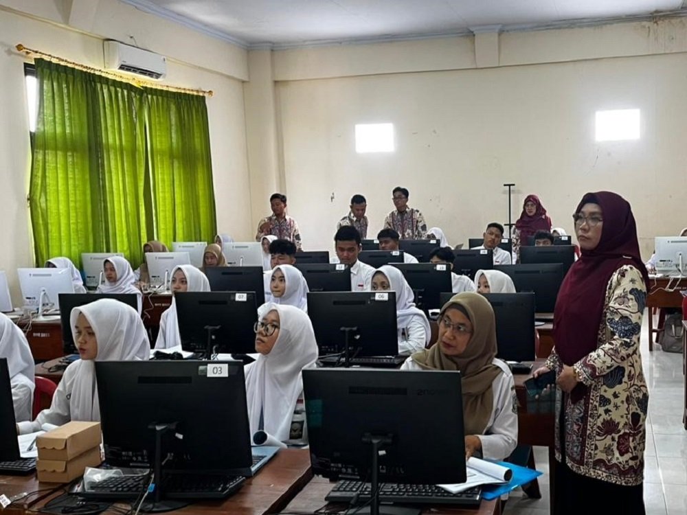 FSTeM UB PKM Pivot Table Pemanfaatan Pivot Table Jadi Materi Pelatihan PKM FSTeM UB di SMAN 1 Sumberpucung
