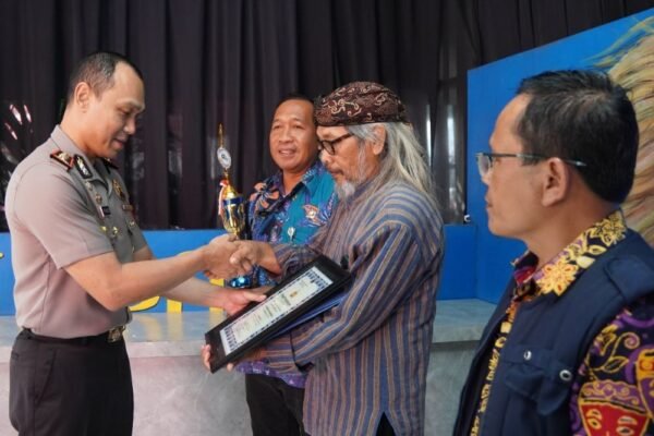 48 Penghargaan dari Kapolresta Malang Kota jadi Apresiasi Sinergi Warga bersama Tiga Pilar Kelurahan Juara Satkamling 2026