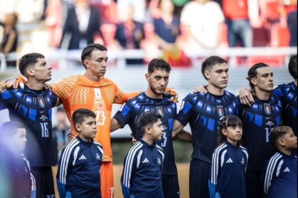 Federasi Sepakbola Uruguay Batalkan Jet Pribadi, Minta Pemain Pulang Kampung Pakai Pesawat Komersial
