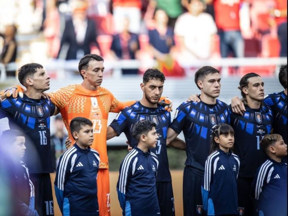 Federasi Sepakbola Uruguay Batalkan Jet Pribadi, Minta Pemain Pulang Kampung Pakai Pesawat Komersial
