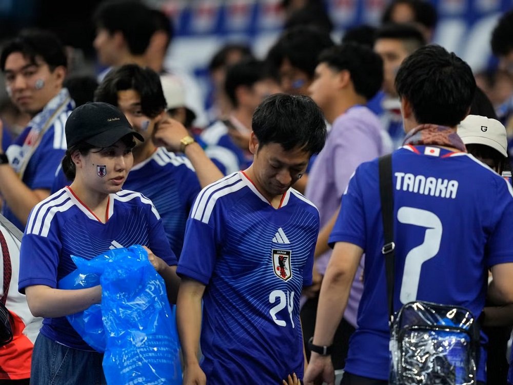 Suporter Jepang Bersihkan Stadion Ini Alasan Mengapa Suporter Jepang Gemar Bersihkan Stadion Pasca Pertandingan