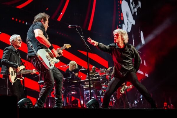 Infeksi Sinus, Jon Bon Jovi Akhiri Konser Lebih Awal di New York