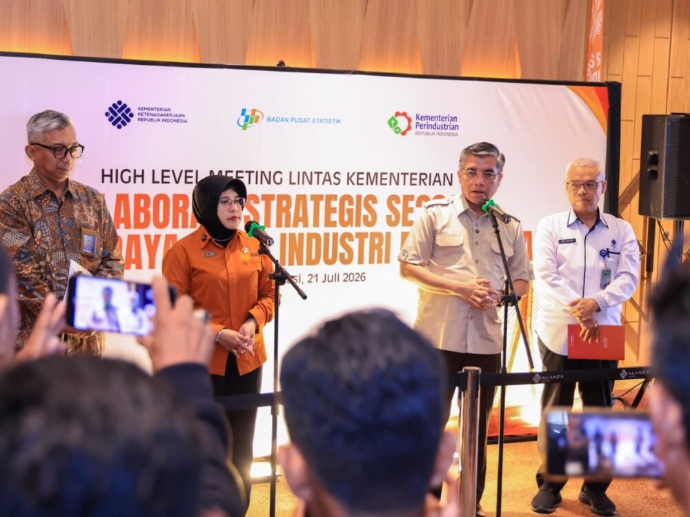 160-Menaker Yassierli di High Level Meeting BPS Menaker Yassierli: Data Sensus Ekonomi 2026 Jadi Landasan Kebijakan Kerja Tepat Sasaran