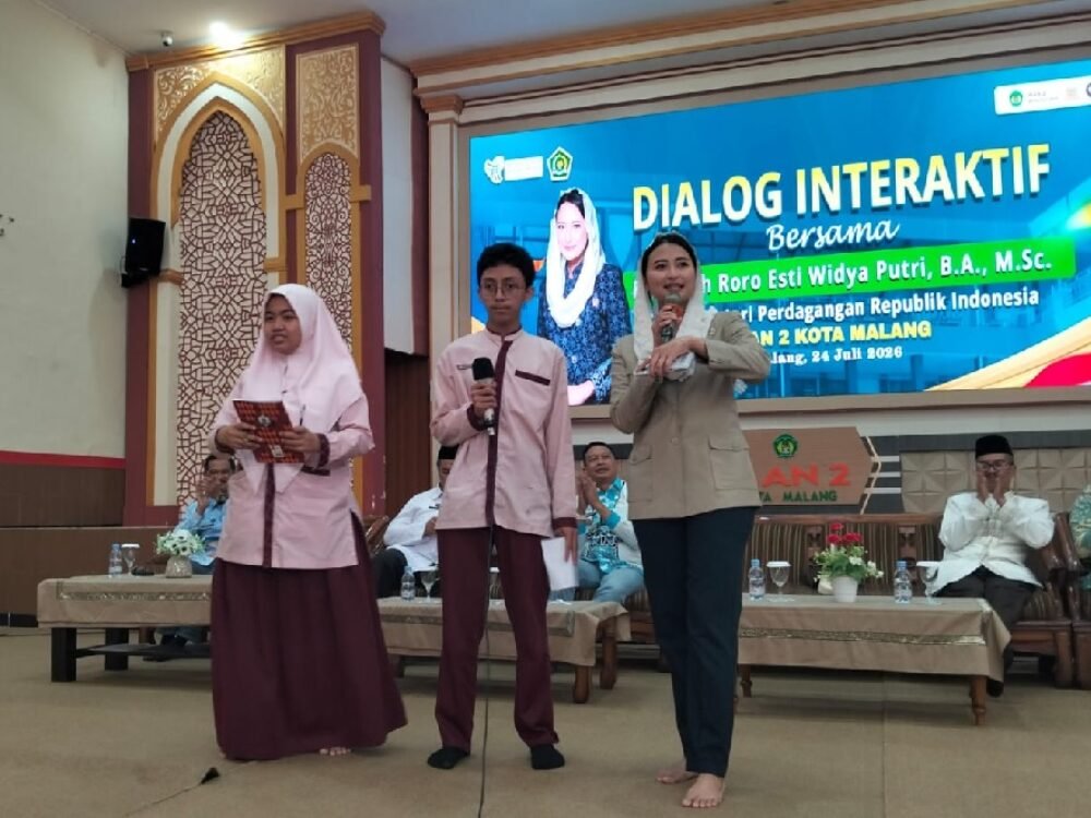 236-Wamendag di MAN 2 Malang Kunjungi MAN 2 Malang, Wamendag: Sekolah Garuda dan SDM Unggul Jadi Kunci Indonesia Emas 2045