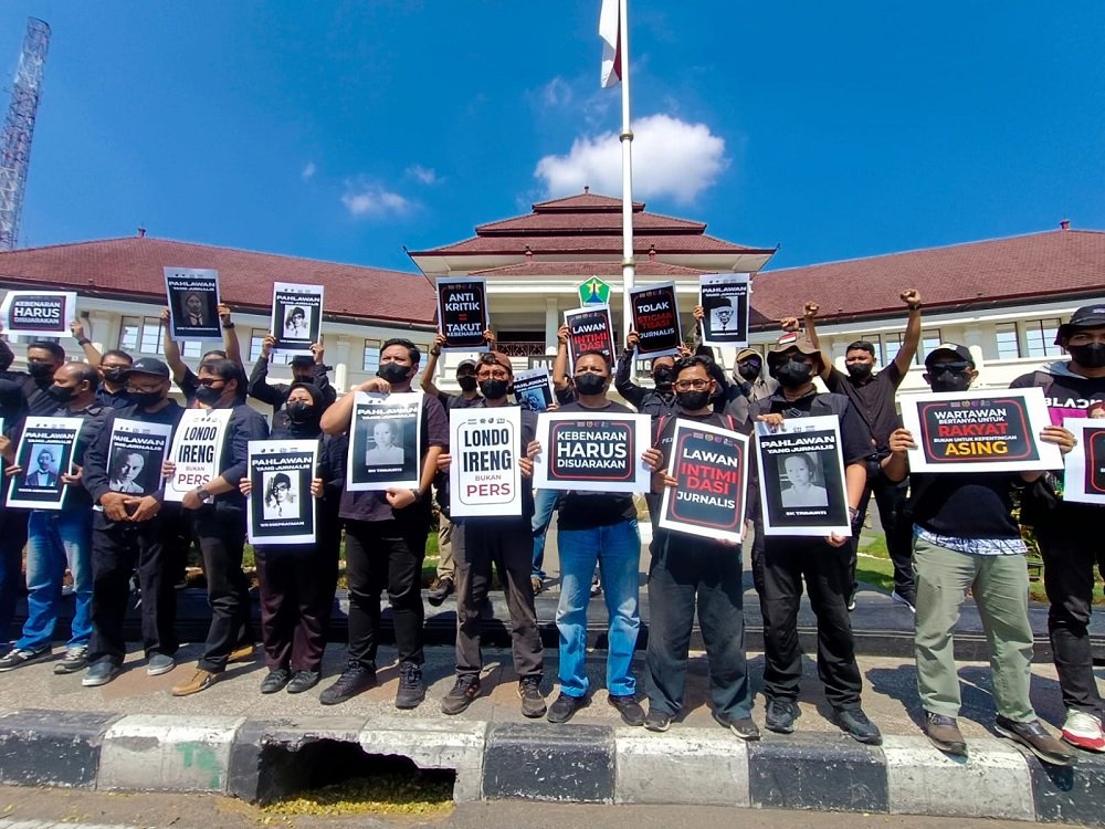 470-Demo Wartaawan Tolak Sebutan Londo Ireng Wartawan Malang Raya Gelar Aksi Damai Tolak Pernyataan 'Londo Ireng' Presiden Prabowo