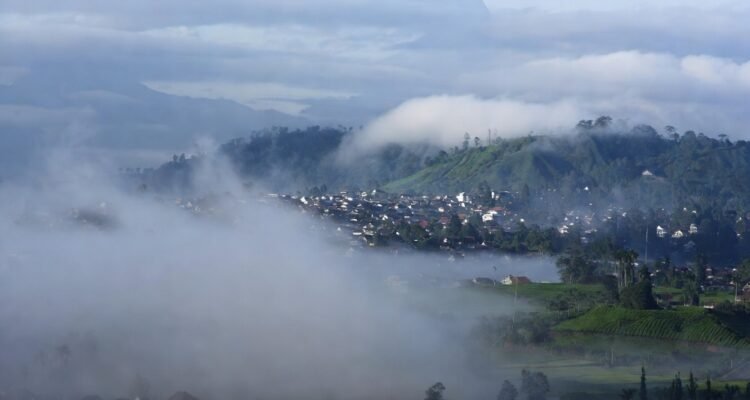 Cuaca udara kabur Malang