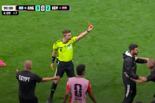 Sarat Ketimpangan, Simak Sederet Kecurangan Wasit di Laga Argentina vs Mesir