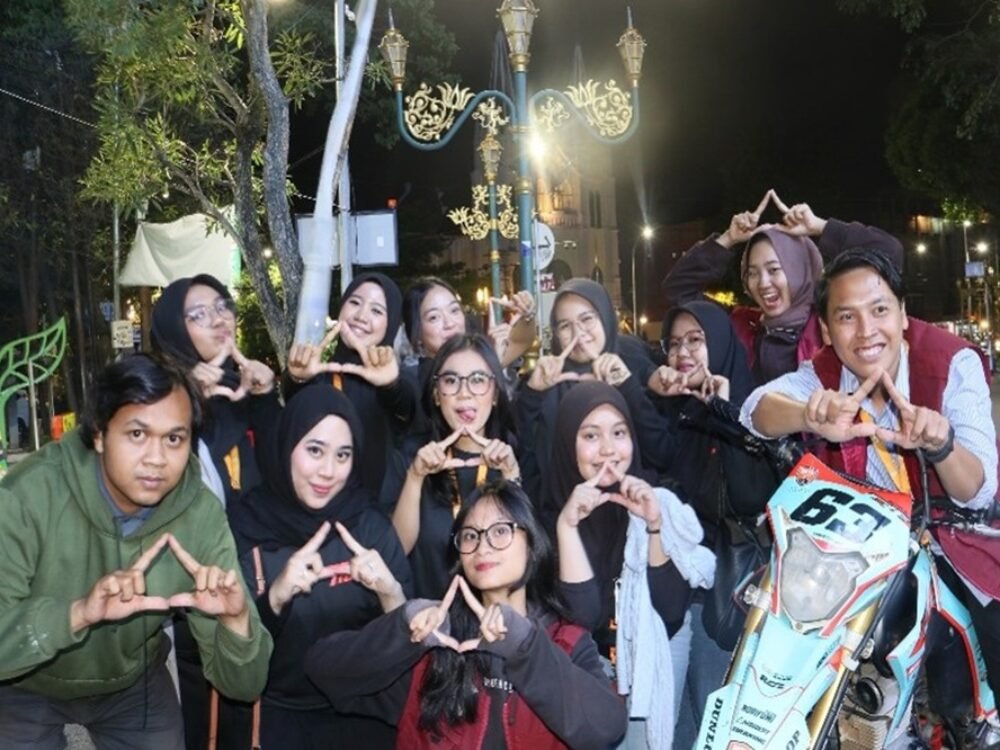 Artheera Moto east Java MotoBooth Jadi Spot Favorit Pengunjung, Artheera Memperkenalkan Moto East Java Lewat Mini Exhibition