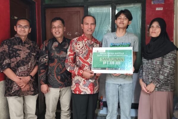 Calon Mahasiswa Di Bandung Dapatkan Bantuan Laptop Dan Beasiswa dari UB
