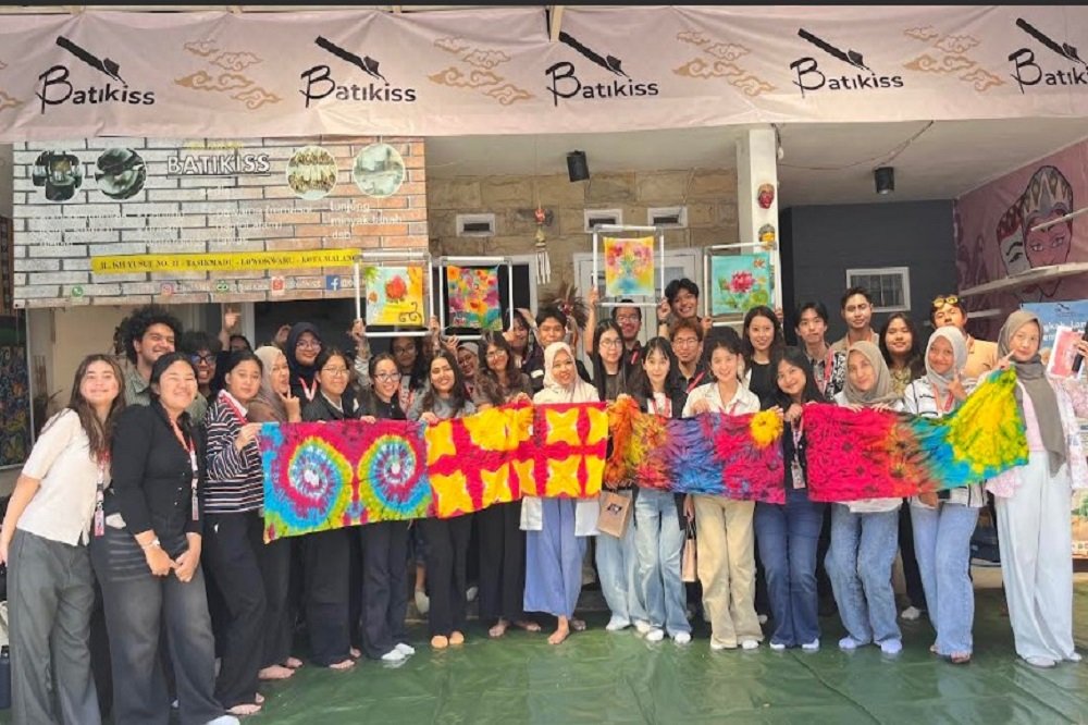 Belajar Membatik di Batikiss, Mahasiswa Internasional AIESEC UB Perkuat Diplomasi Budaya Indonesia