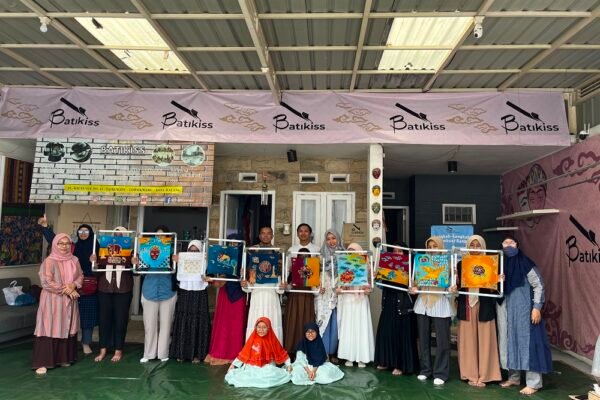 Lestarikan Budaya Indonesia Sejak Dini, Santri MCC Panti Asuhan Muhammadiyah Ikuti Pelatihan Membatik di Batikiss