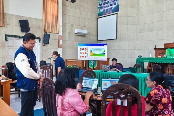 Tingkatkan Pelayanan Digital, Dosen DKV Universitas Ma Chung Latih Jemaat GPIB Getsemani Malang Desain Grafis Lewat Canva