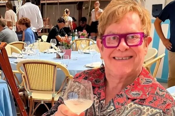 Elton John Berbagi Momen Sukses Pemulihan dari Kecanduan Alkohol Selama 36 Tahun