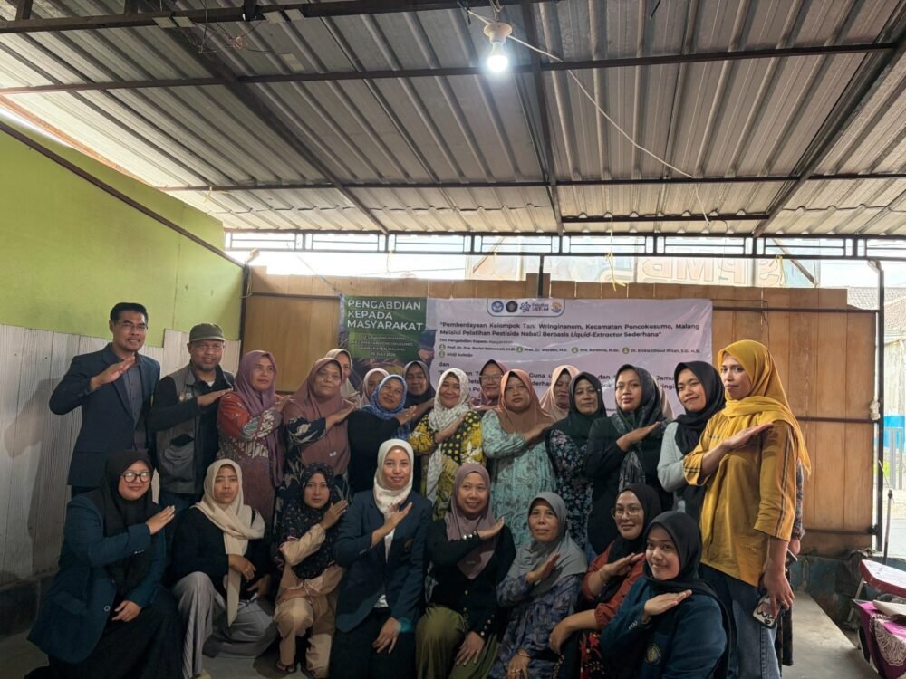 Dosen Kimia FSTeM UB Berdayakan Warga Dusun Kunci Kabupaten Malang Melalui Pelatihan Analisis Fitokimia Bahan Jamu Herbal