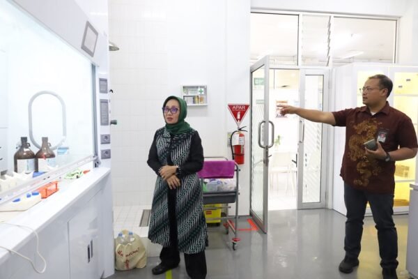 Pertama di UB, FTAB Terapkan Sistem Filtrasi Lemari Asam Berbasis K3 untuk Mendukung SDGs dan Mewujudkan Smart Green Campus