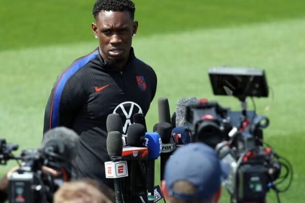 Kontroversi Kartu Merah Folarin Balogun, UEFA dan Sepp Blatter Kecam FIFA