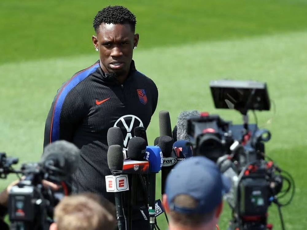 Kontroversi Kartu Merah Folarin Balogun, UEFA dan Sepp Blatter Kecam FIFA