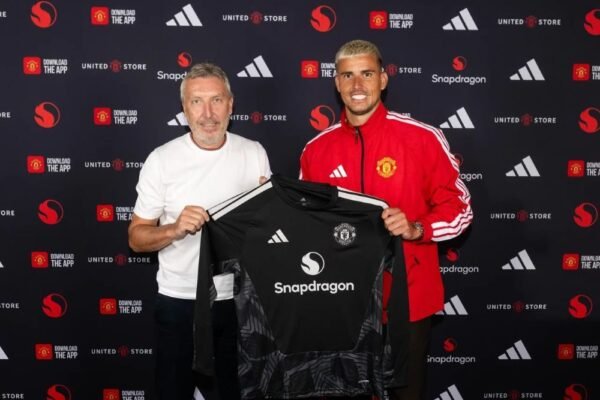 Manchester United Resmi Kontrak Kiper Karl Darlow Hingga 2028
