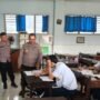 Polsek Klojen Sambangi SMP Taman Harapan Malang Beri Motivasi dan Imbauan Kamtibmas di Ruang Kelas