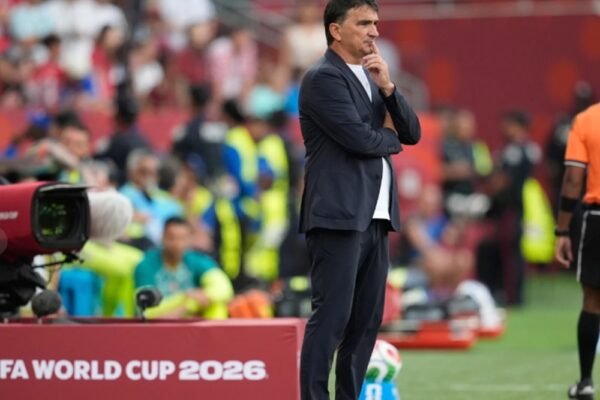 Pelatih Kroasia Zlatko Dalic Mundur