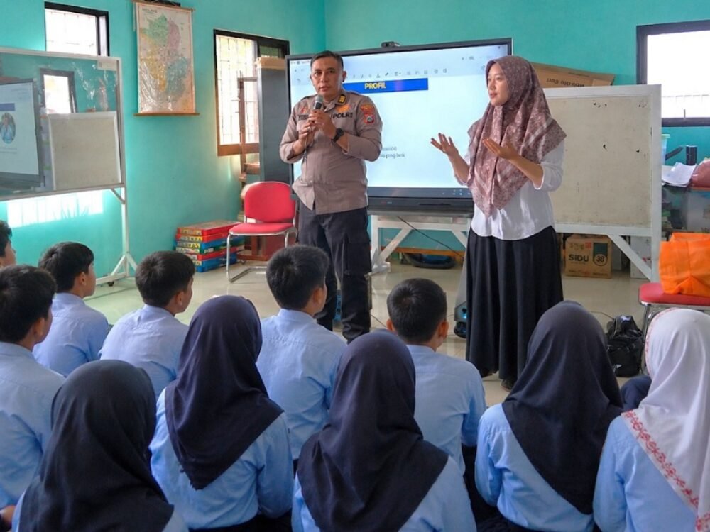 Polresta Malang Kota Gelar Edukasi Pencegahan Asusila dan Bullying ke Siswa SLB-B YPTB Malang