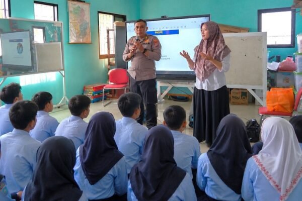 Polresta Malang Kota Gelar Edukasi Pencegahan Asusila dan Bullying ke Siswa SLB-B YPTB Malang
