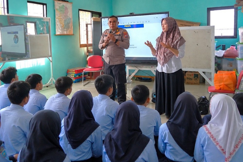 Polresta Malang Kota Gelar Edukasi Pencegahan Asusila dan Bullying ke Siswa SLB-B YPTB Malang