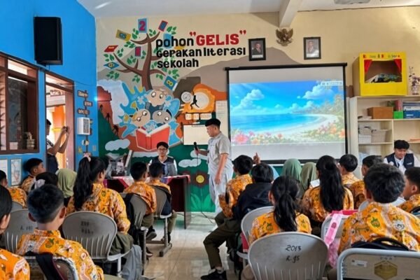 Mahasiswa KKN FBiPK UB Edukasi Siswa SD Jadi “Pahlawan Air Cilik”