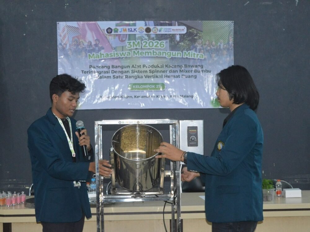 Mahasiswa FTAB UB Hibahkan Inovasi Mesin Rancang Bangun Alat Produksi Kacang Bawang di Klojen