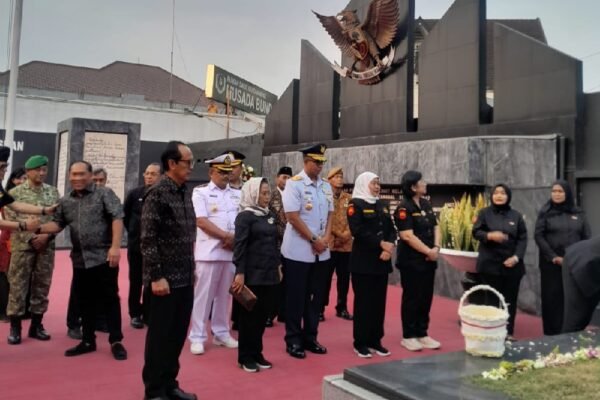 Ziarah ke Makam Pahlawan Mas TRIP, Dr. Sri Untari Sebut Perhatian terhadap Keturunan Pahlawan Kini Memudar