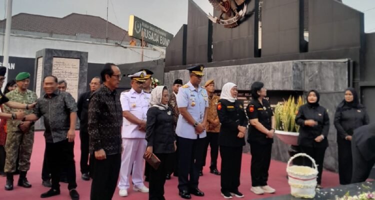 Ziarah ke Makam Pahlawan Mas TRIP, Dr. Sri Untari Sebut Perhatian terhadap Keturunan Pahlawan Kini Memudar