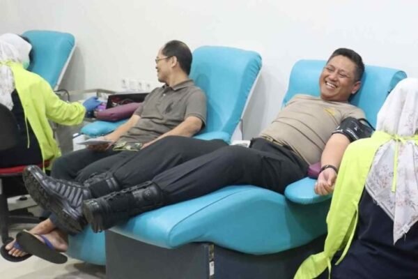 Kapolresta Malang Kota Pimpin 50 Personel Donor Darah di PMI Kota Malang