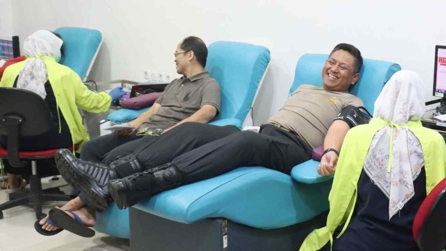 Kapolresta Malang Kota Pimpin 50 Personel Donor Darah di PMI Kota Malang