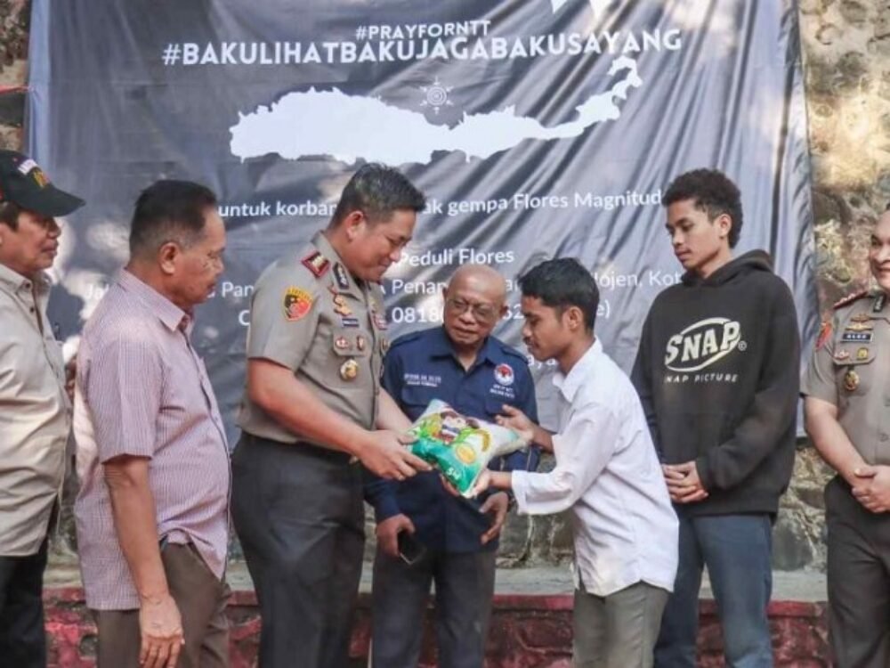 Polresta Malang Kota Salurkan Bantuan Rp11 Juta dan Truk Sembako untuk Korban Bencana NTT