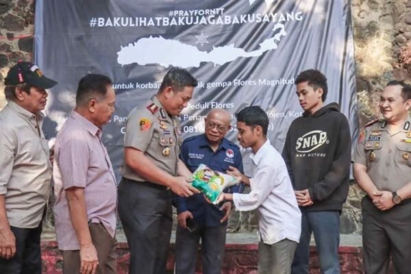 Polresta Malang Kota Salurkan Bantuan Rp11 Juta dan Truk Sembako untuk Korban Bencana NTT