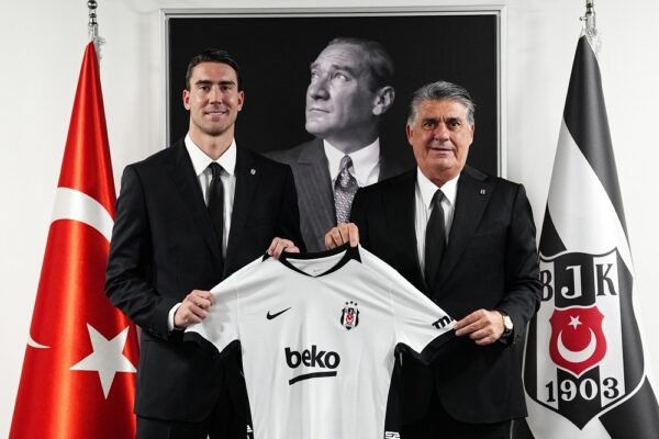 Gratis, Besiktas Resmi Datangkan Dusan Vlahovic dari Juventus