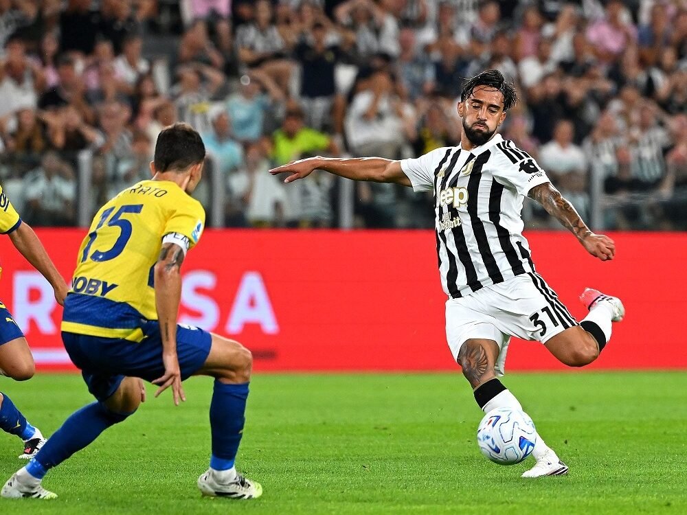 Kalahkan Parma 2-0, Juventus Tempel Ketat AC Milan di Puncak Klasemen