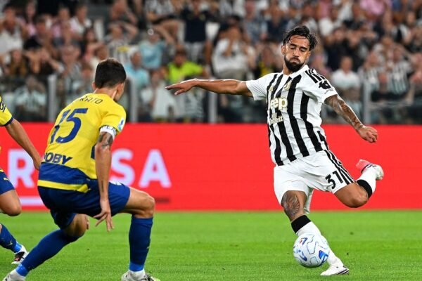 Kalahkan Parma 2-0, Juventus Tempel Ketat AC Milan di Puncak Klasemen