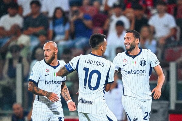 Gol Tunggal Hakan Çalhanoğlu Menangkan Inter Milan atas Cagliari