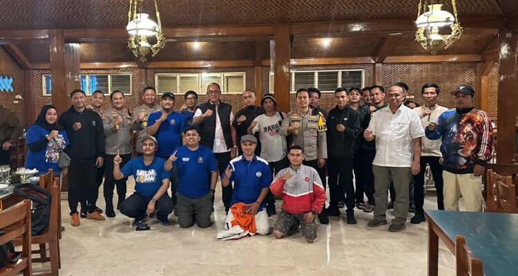 Kapolresta Malang Kota Bersama Polda Jatim Pertemukan Aremania dan Bonek di Pasuruan